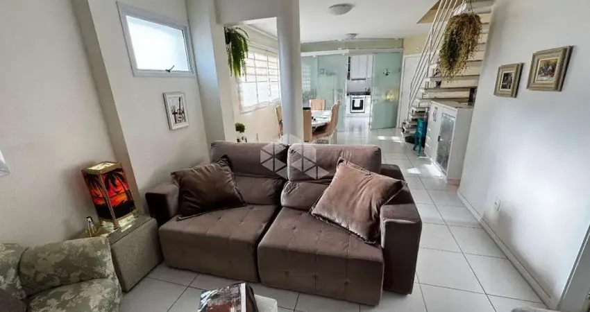 Cobertura com 3 suítes, 1 vaga de garagem, semimobiliado e localizada no bairro trindade, em florianópolis