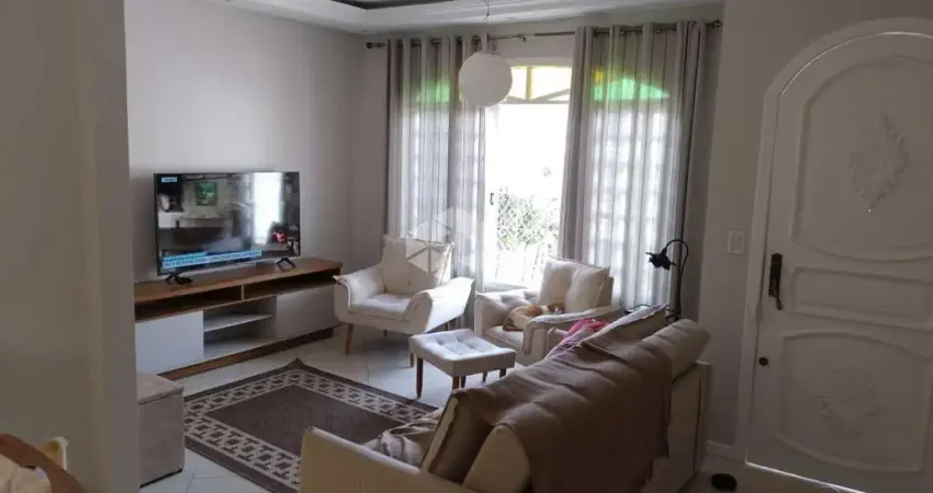 Casa com 3 quartos sendo 1 suíte e 2 vagas de garagem em capoeiras florianópolis