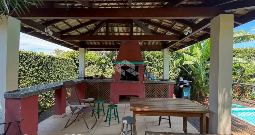 Casa 5 quartos sendo 1 suíte 2 vagas de garagem com piscina no campeche florianópolis