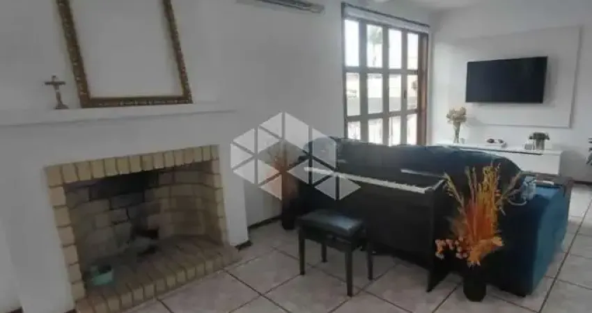 Casa 3 quartos sendo 1 suíte 1 vaga de garagem com piscina na trindade florianópolis