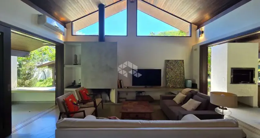 Casa com 3 quartos à venda na Servidão Valdemiro Francisco Senabio, 129, São João do Rio Vermelho, Florianópolis