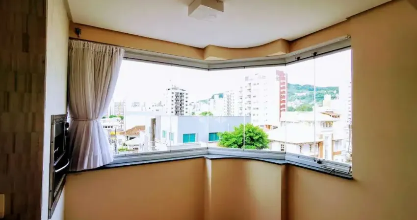 Apartamento 3 quartos sendo 1 suíte e 2 vagas de garagem no centro de florianópolis