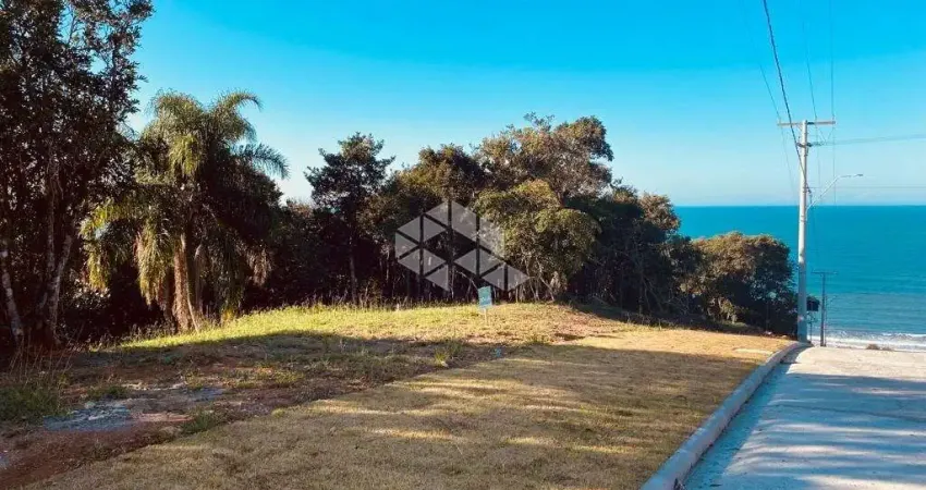 Terreno à Venda em Morrinhos, com vista de frente pra Baía de Garopaba - SC