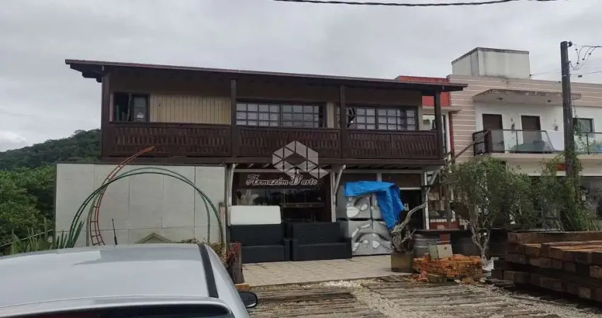 Casa comercial à venda na Grp 180, 999, Encantada, Garopaba