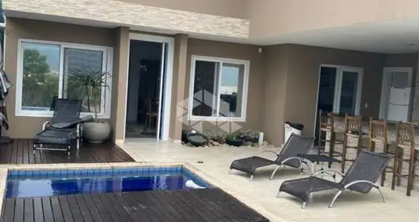 Casa com 5 suítes, 2 vagas cobertas e 300 m² no Jardim Panorâmico em Garopaba SC
