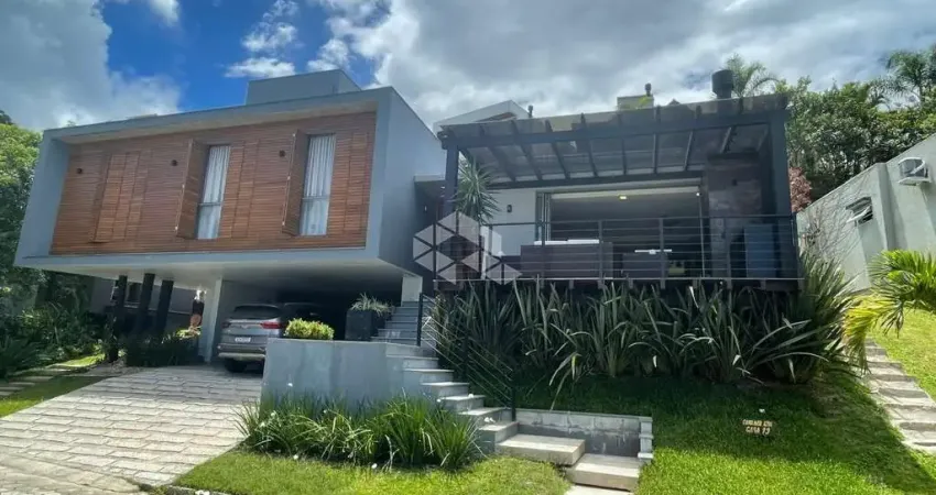 Casa à venda com 3 dormitórios, 2 vagas, 388 m², no Condomínio Mar Azul, bairro Morrinhos em Garopaba SC