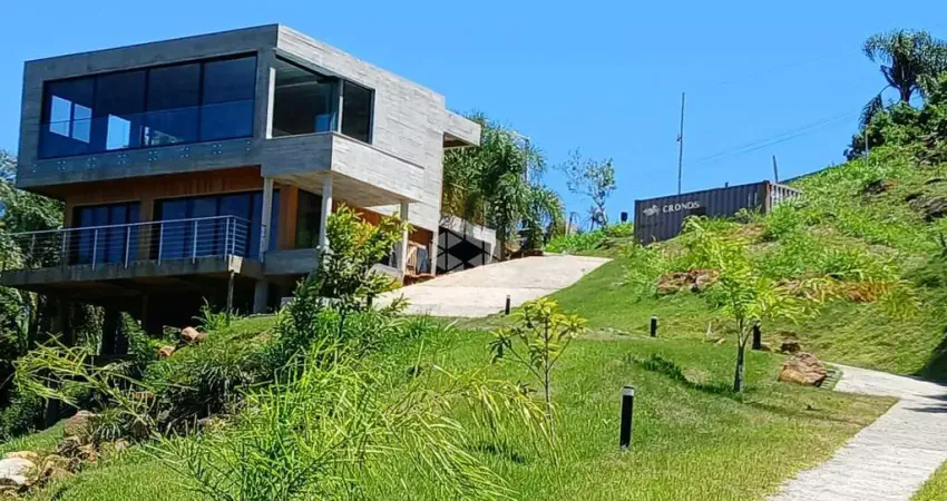 Descubra o seu novo lar na praia do siriú, com 3 suítes, de frente pra baía de garopaba sc