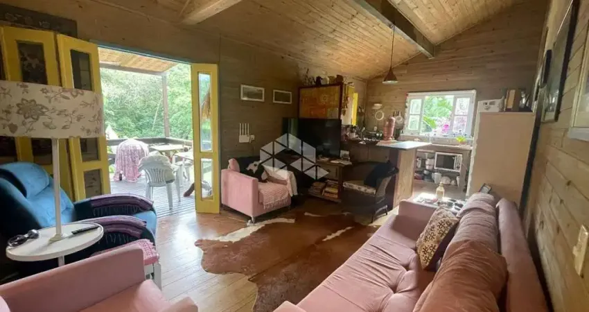 Casa com 2 quartos, 5 vagas, 115,35 m² privativos em 2.727,83 m² de área total, na encantada, garopaba sc