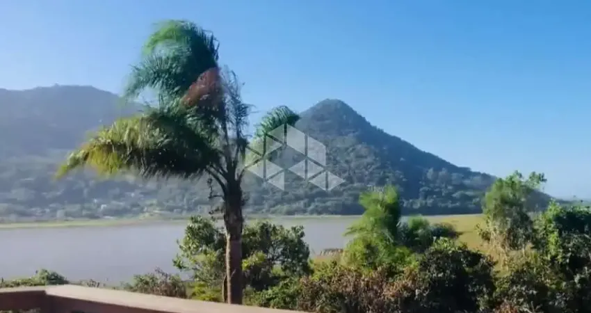 Área com 25.679,83 m² com linda vista para lagoa, dunas e o mar, no Macacu em Garopaba-SC