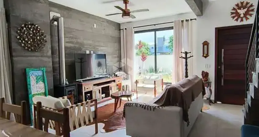 Casa sobrado com 2 suítes, 1 vaga, 92,18 m² privativos no loteamento jardim panorâmico, centro de garopaba sc