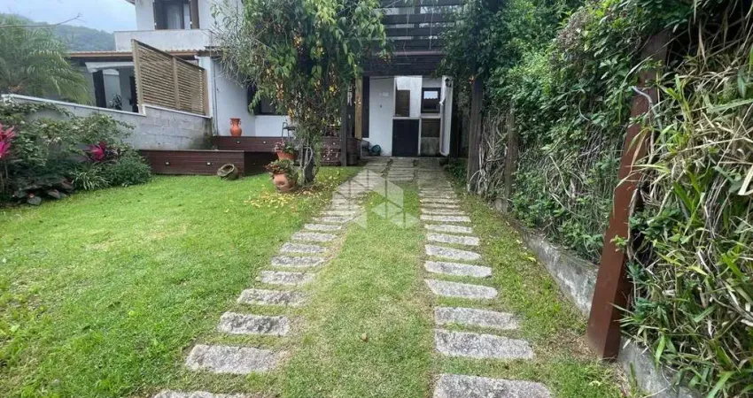 Casa com 3 suítes, 2 vagas, 180 m², no jardim panorâmico em garopaba sc