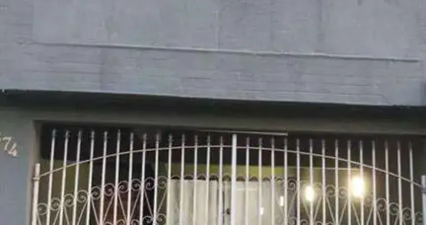 Sobrado; 2 dormitórios; 2 banheiros; 1 vaga de garagem; 250,00m²