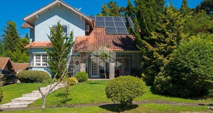 Casa em condomínio fechado, 400,00 M2 no centro de Canela.