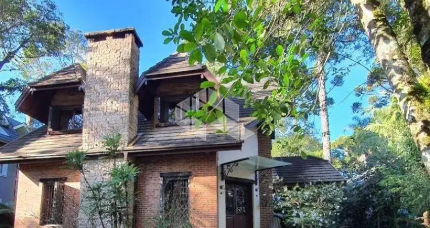Casa 3 dormitórios, 337m² privativos, na Vila Suzana, em Canela