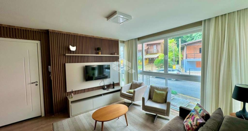 Apartamento 02 suítes, 147m² privativos, no Centro de Gramado, 2 vagas de garagem.