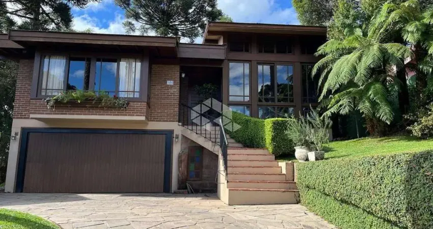 Casa com 3 quartos, 250m² privativos, em bairro nobre de canela