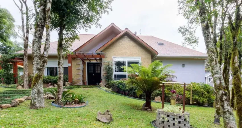 Casa 4 dormitórios, 325m², em Condomínio Fechado no Centro de Gramado