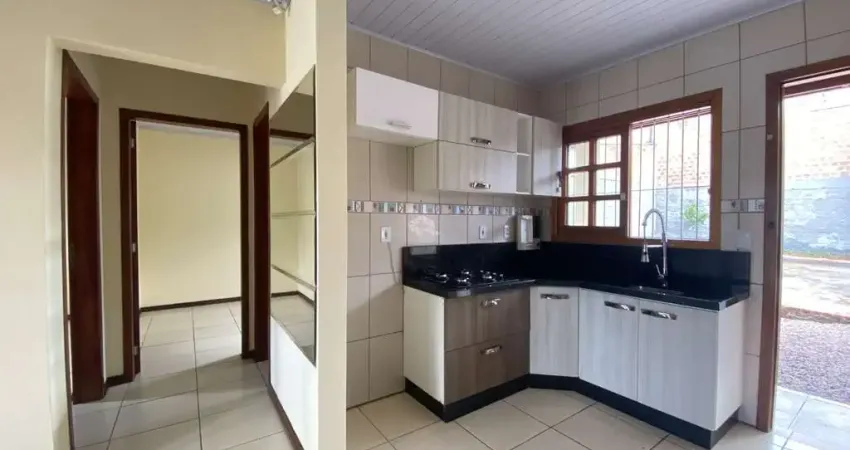 Casa à venda, 2 dormitórios, sala, cozinha e banheiro. Semimobiliada. Amplo Pátio, no bairro Colina em Guaíba.