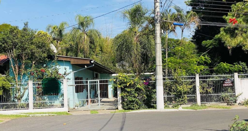 Casa à venda,  bairro Alegria, Guaíba.3 dormitórios, 3 banheiros, cozinha, salas, salas de jantar, 2 vagas cobertas, amplo jardim.