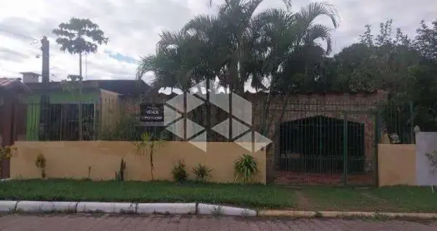 Casa  à venda com 4 dormitórios, 2 vagas na Alegria em Guaíba.