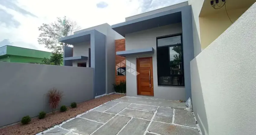 Casa Térrea com 3 dormitórios e 1 suíte Bairro Fátima.