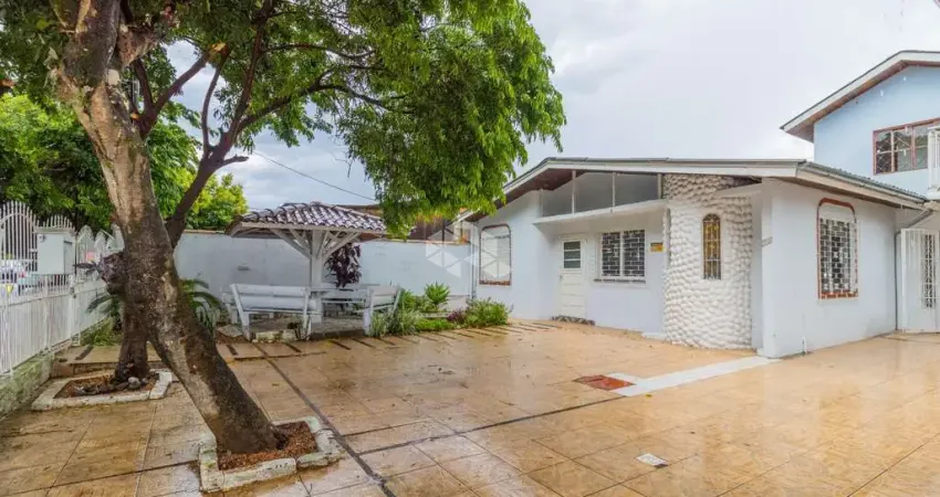 Casa com 5 Dormitorios sendo 1 suite