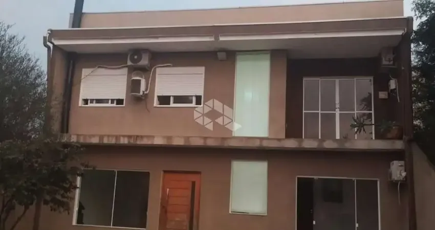 Sobrado com 4 dormitórios, 1 suíte e 3 banheiros no bairro Harmonia em Canoas