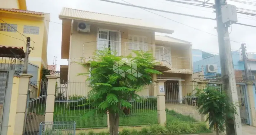 Sobrado 175,83m² 04 dormitórios, 01 suíte, com piscina no Bairro São José em Canoas