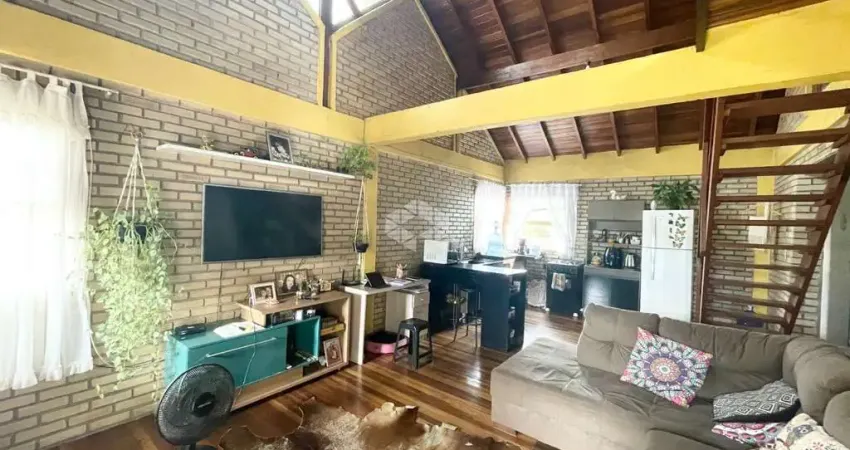 Casa com 3 dormitórios - Bairro Olaria, Canoas.