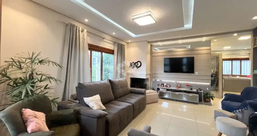 Casa sobrado de 274m², com 4 quartos, 2 suítes, 4 banheiros e 2 vagas no Marechal Rondon