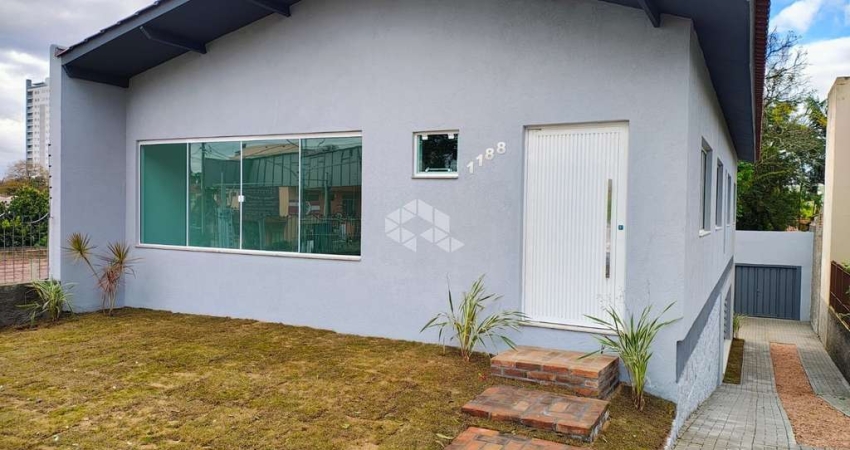 Casa 3 Dormitórios com suíte máster sala de estar e jantar 1 banheiro social e 1 lavabo Centro Esteio RS