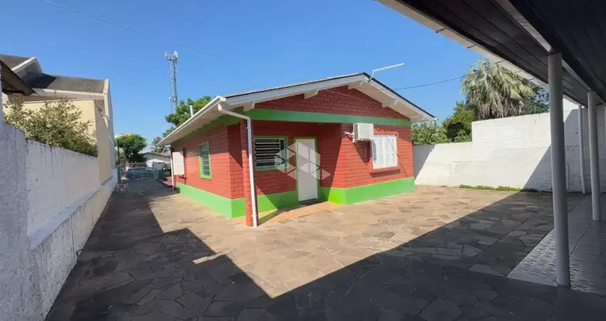 Casa no centro de esteio/rs com 3 dormitórios piscina e pátio privativo.