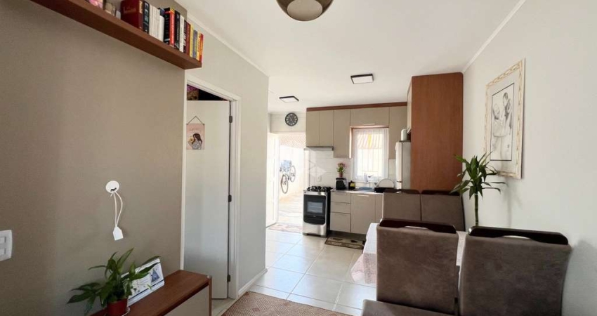 Casa 1dorm com garagem coberta e terreno nos fundos em Cachoeirinha.