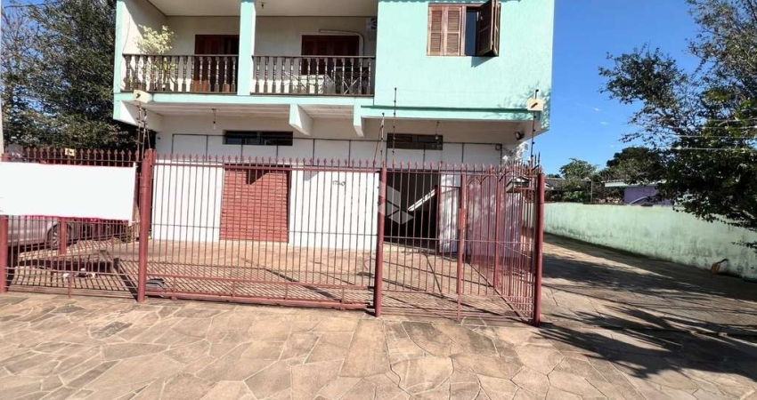 SOBRADO COM 3 DORMITÓRIOS E SALA COMERCIAL