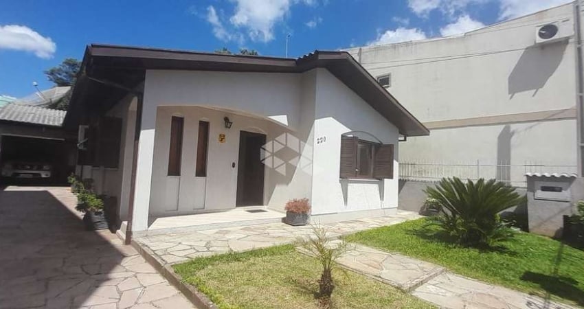 Casa com 3 quartos e vaga de garagem próxima a Rádio Fátima em Vacaria.
