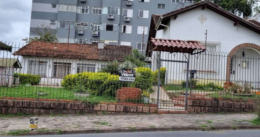 Casa de esquina, à venda, 4 quartos, piscina, jardim, no Bairro Aparício Borges, Porto Alegre/RS