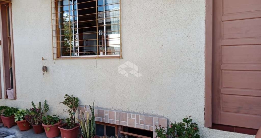 Excelente terreno de 500 metros quadrados com duas casas, pátio e canil