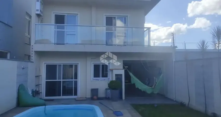 Casa/sobrado à venda, com piscina, lareira, 2 vagas cobertas, 3 quartos em Eldorado do Sul/RS