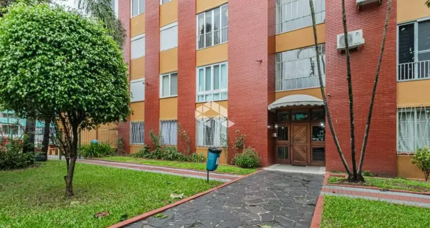 Apartamento 3 quartos 2º andar,  para reforma no Bairro Navegantes