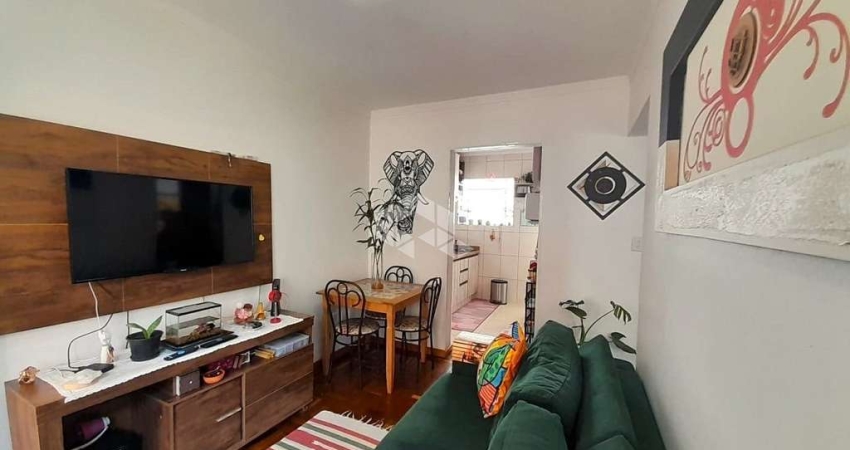 Apartamento 02 dormitórios, reformado, 1 vaga de garagem no bairro Passo D'areia, em Porto Alegre. Aceita financiamento.