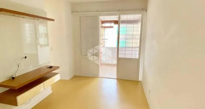 Apartamento de 2 dormitórios e 1 vaga de garagem, no bairro Humaitá, em Porto Alegre.