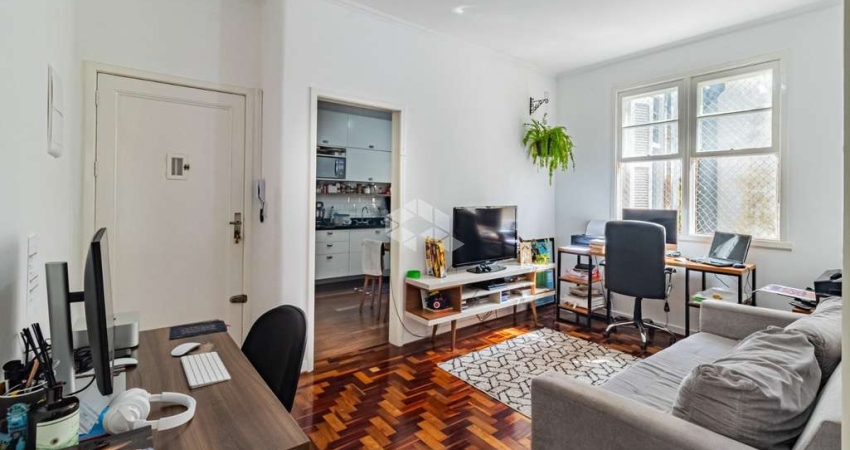 Apartamento 3 dormitórios, semimobiliado, sacada e churrasqueira no bairro São Geraldo, em Porto Alegre. Aceita financiamento e FGTS..