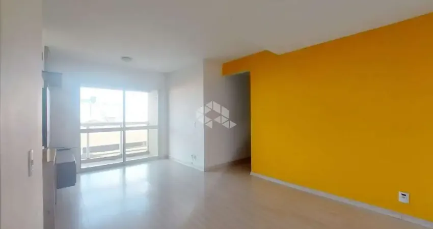 Apartamento de 2 dormitórios (1 suíte), sacada e churrasqueira, com vaga de garagem escriturada.