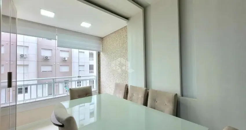 Apartamento mobiliado e decorado por arquiteto, com 2 dormitórios sendo 1 suíte no Bairro Humaita, em Porto Alegre