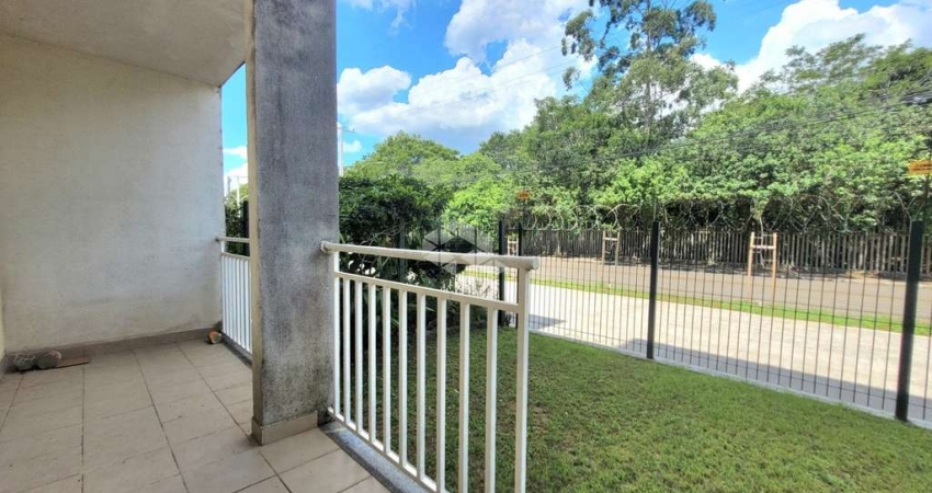 Apartamento 2 Dormitórios, 1 vaga de garagem com pátio no Bairro Humaitá, em Porto Alegre