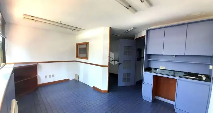 Sala Comercial, reformada, elevador no bairro Mont Serrat, em Porto Alegre