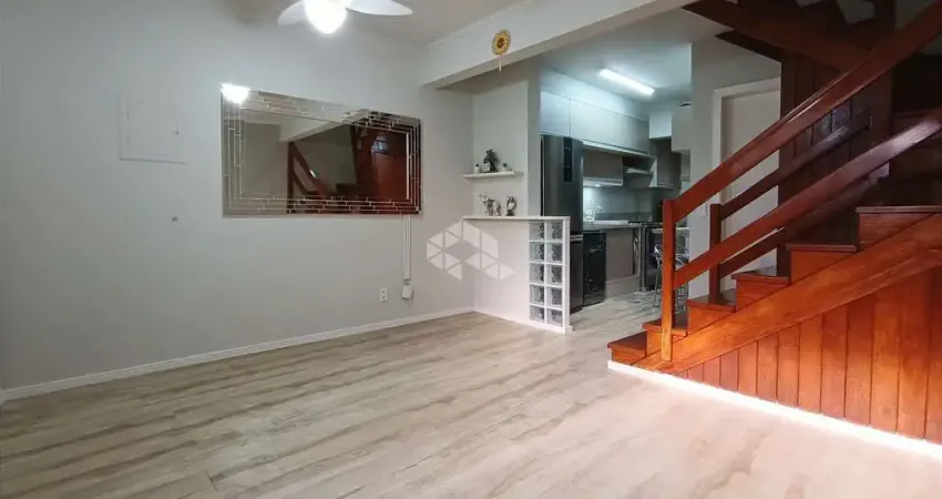 Casa em condomínio fechado, 3 dormitórios sendo 1 suíte, com Vaga de Garagem no Bairro Humaita, em Porto Alegre
