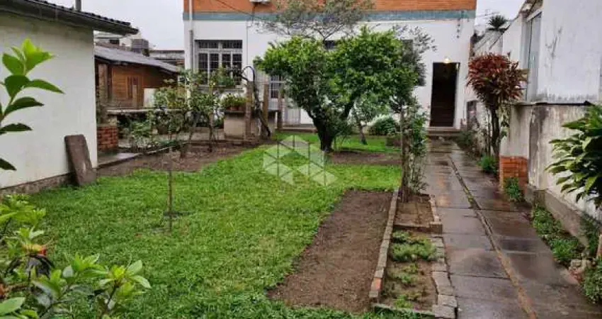 Casa residencial/comercial com terreno 11x44 no Bairro Santa Maria Goretti