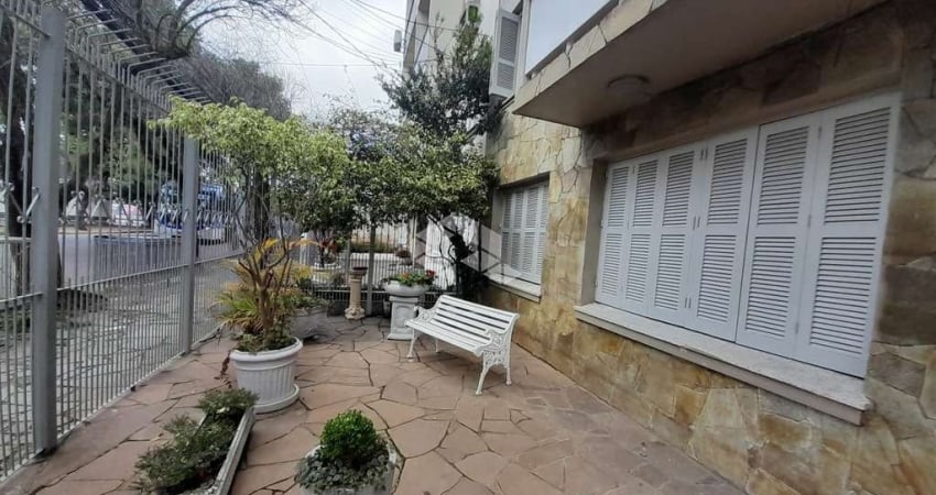 Apartamento 1 dormitório, reformado, no bairro Navegantes, em Porto Alegre. Aceita financiamento e FGTS.