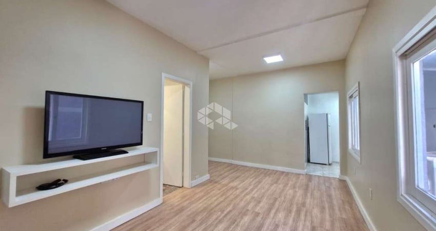 Apartamento de 2 dormitórios, no bairo Floresta, em Porto Alegre.